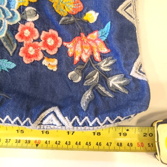 JOHNNY WAS SLING BAG - Picture 1 of 7